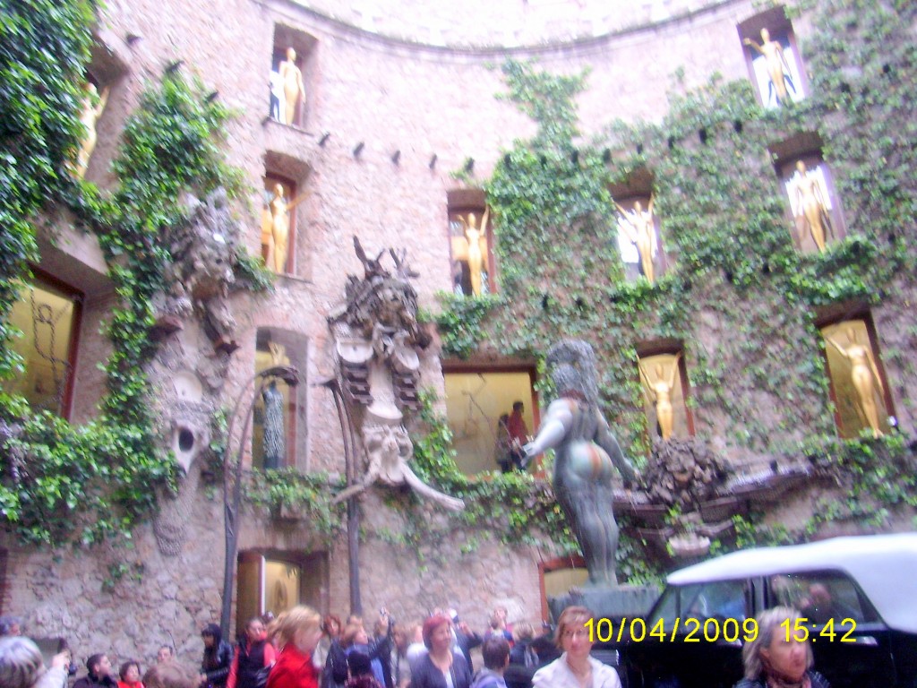 Dali Tiyatro ve Müzesi