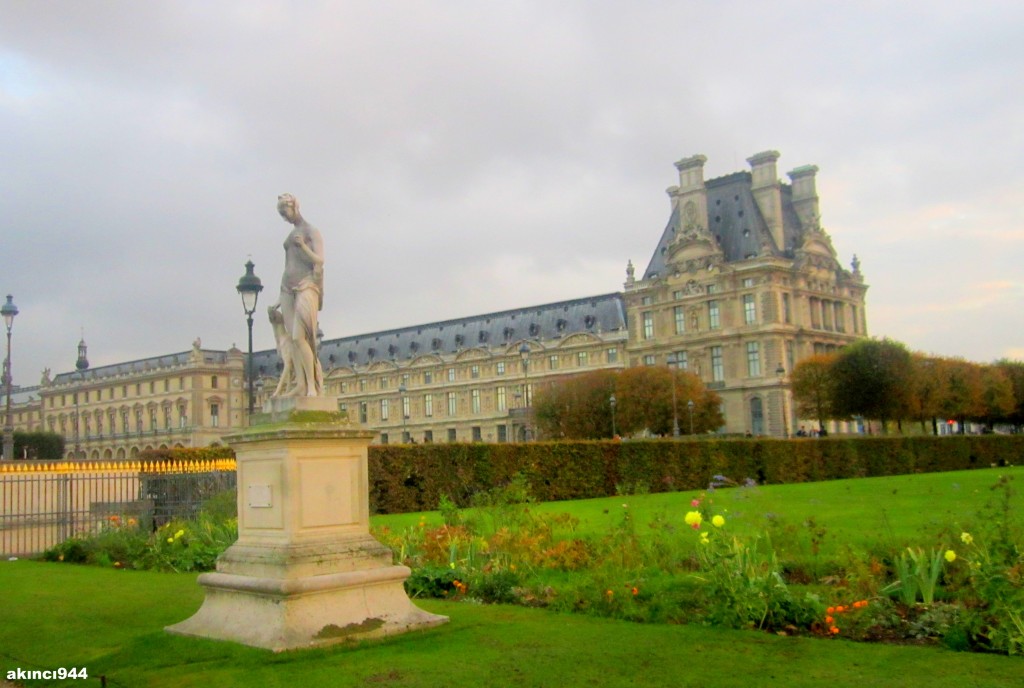 Louvre Müzesi dış mekan (24)