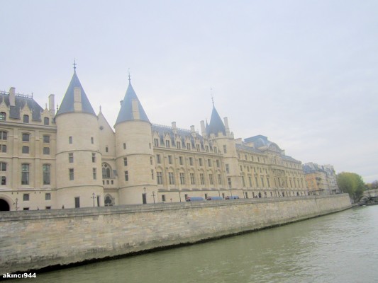 Seine Nehri Paris-. Conciergerie Müzesi